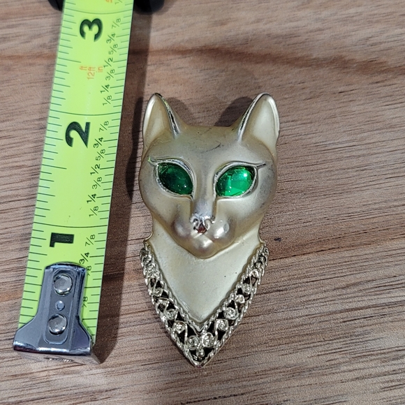 Vintage Gold Jaguar Brooch Pin Emerald green eyes. - Picture 2 of 4